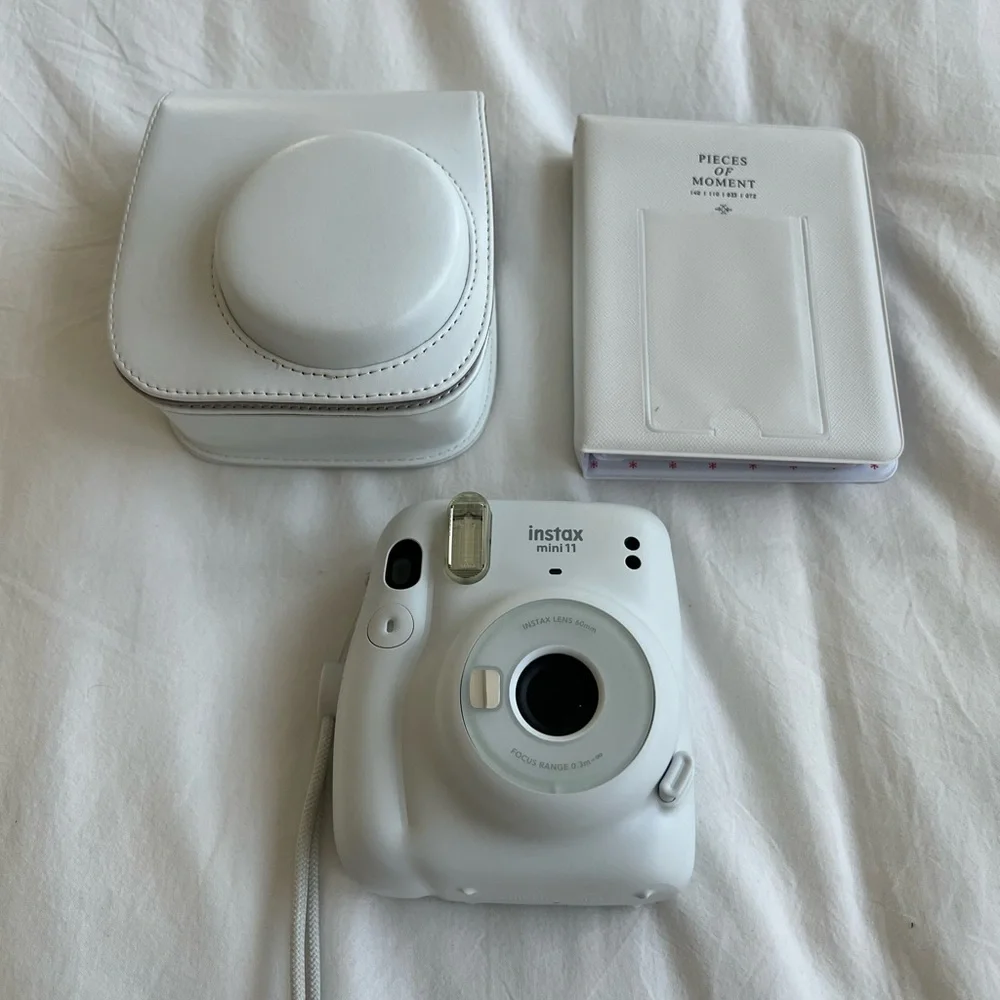 Fujifilm Instax Mini 11 Instant Camera with White Case and Photo Album